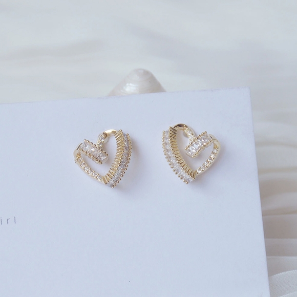 💋14k gold diamond heart earrings💋 - Picture 3 of 5